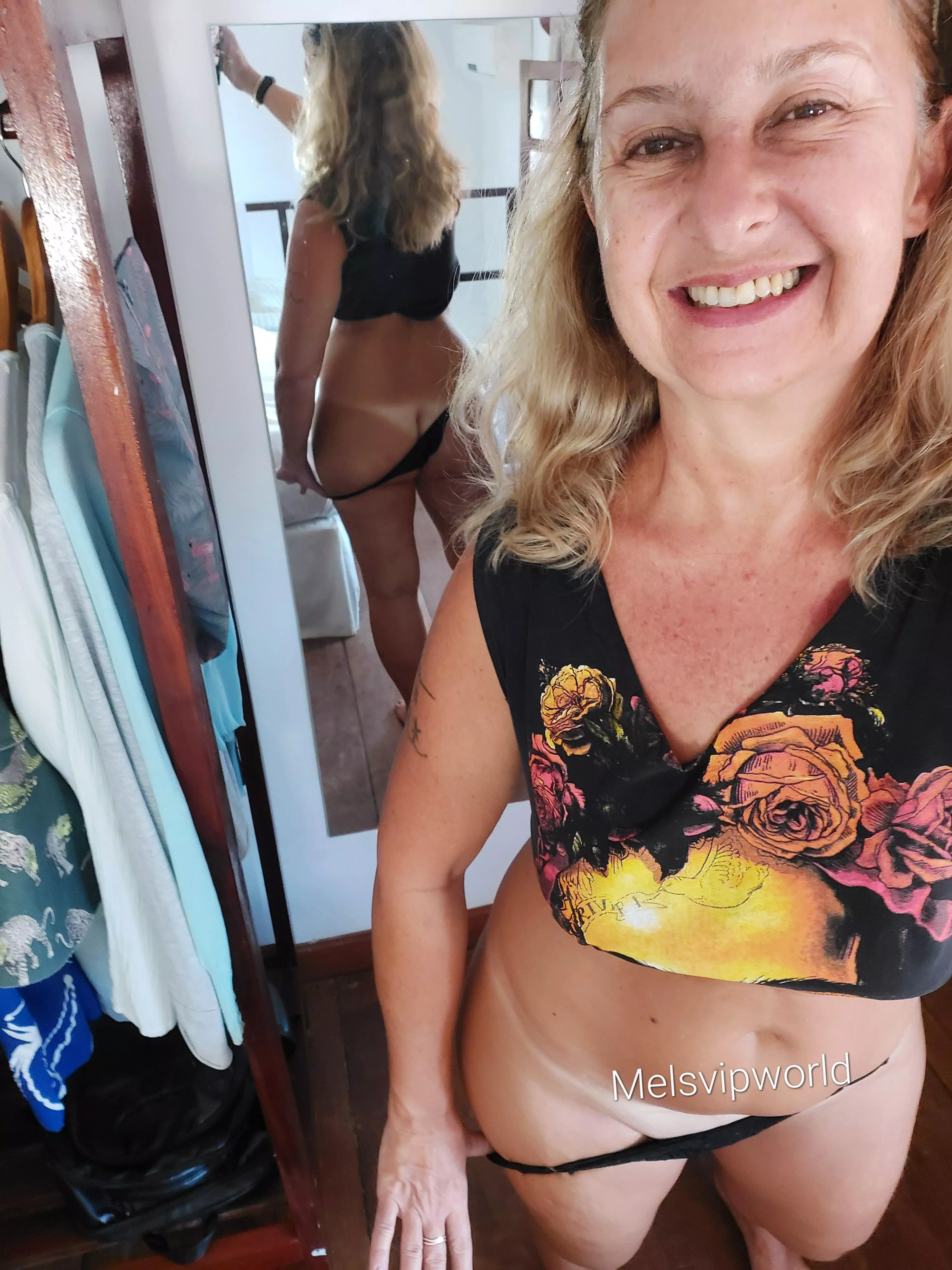 My smile and my tanlines is all you need to start a delicious morniiiiiinnnnggggg.