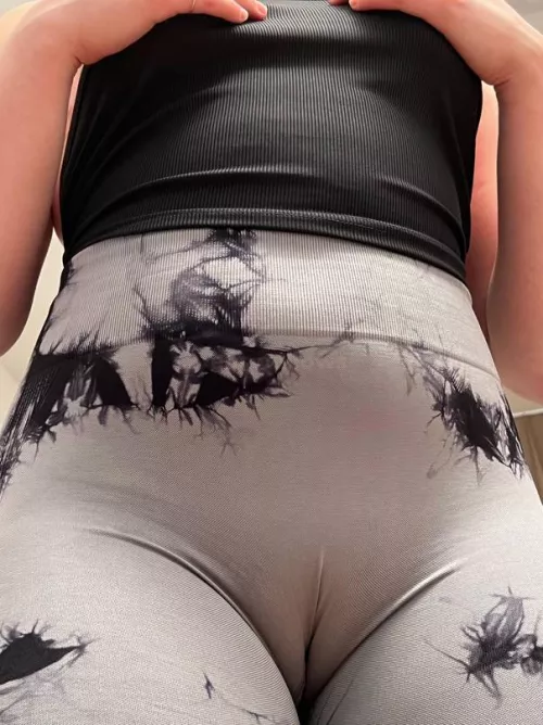 my yoga pans are too tight, you will have to pull them down🙈