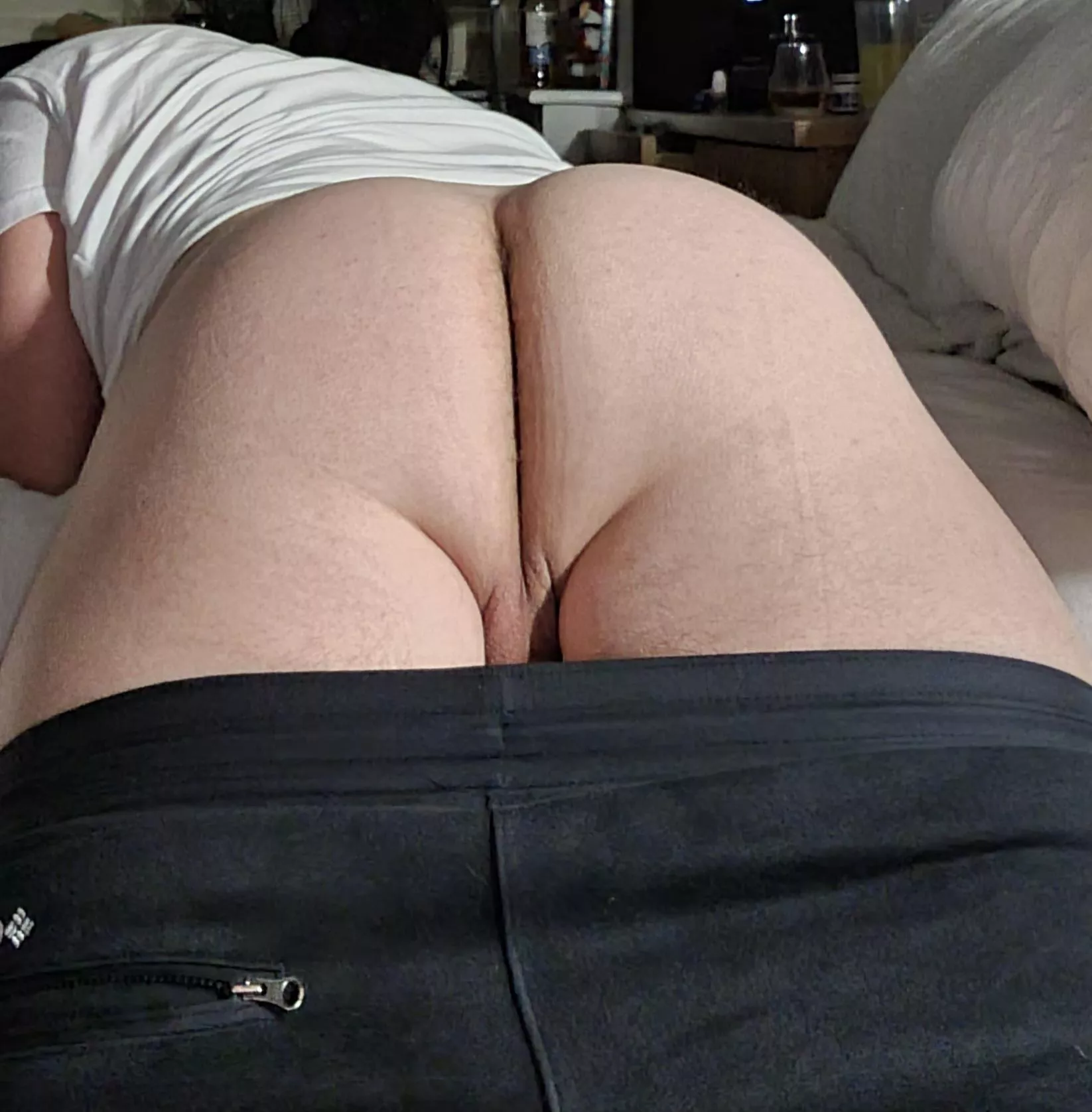 Need someone to pull those trackies off and get their face in there. UK 30