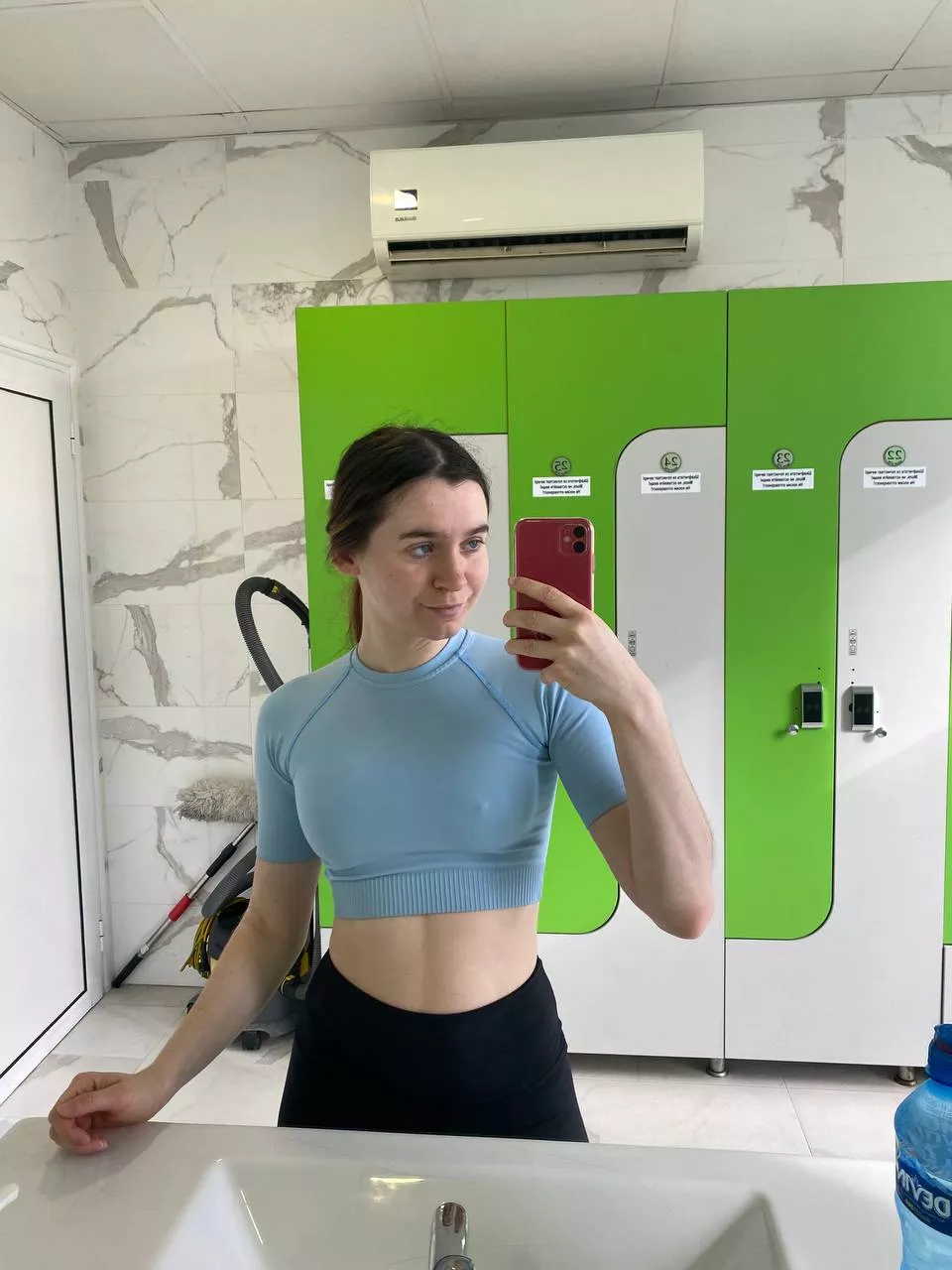 normal day, normal view at the gym 😊😋