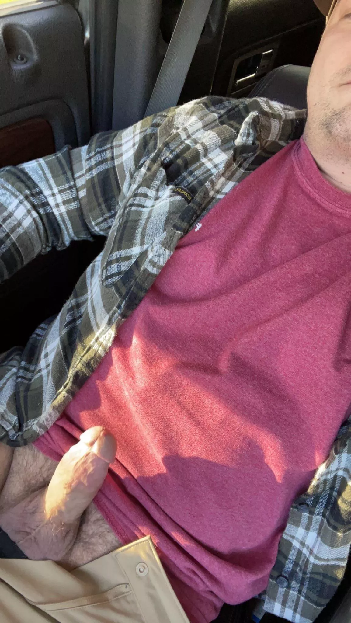 Relaxing in the car before I go into work in a few. Any of you fellas wanna keep me company? DM’s open. Prefer masc guys.