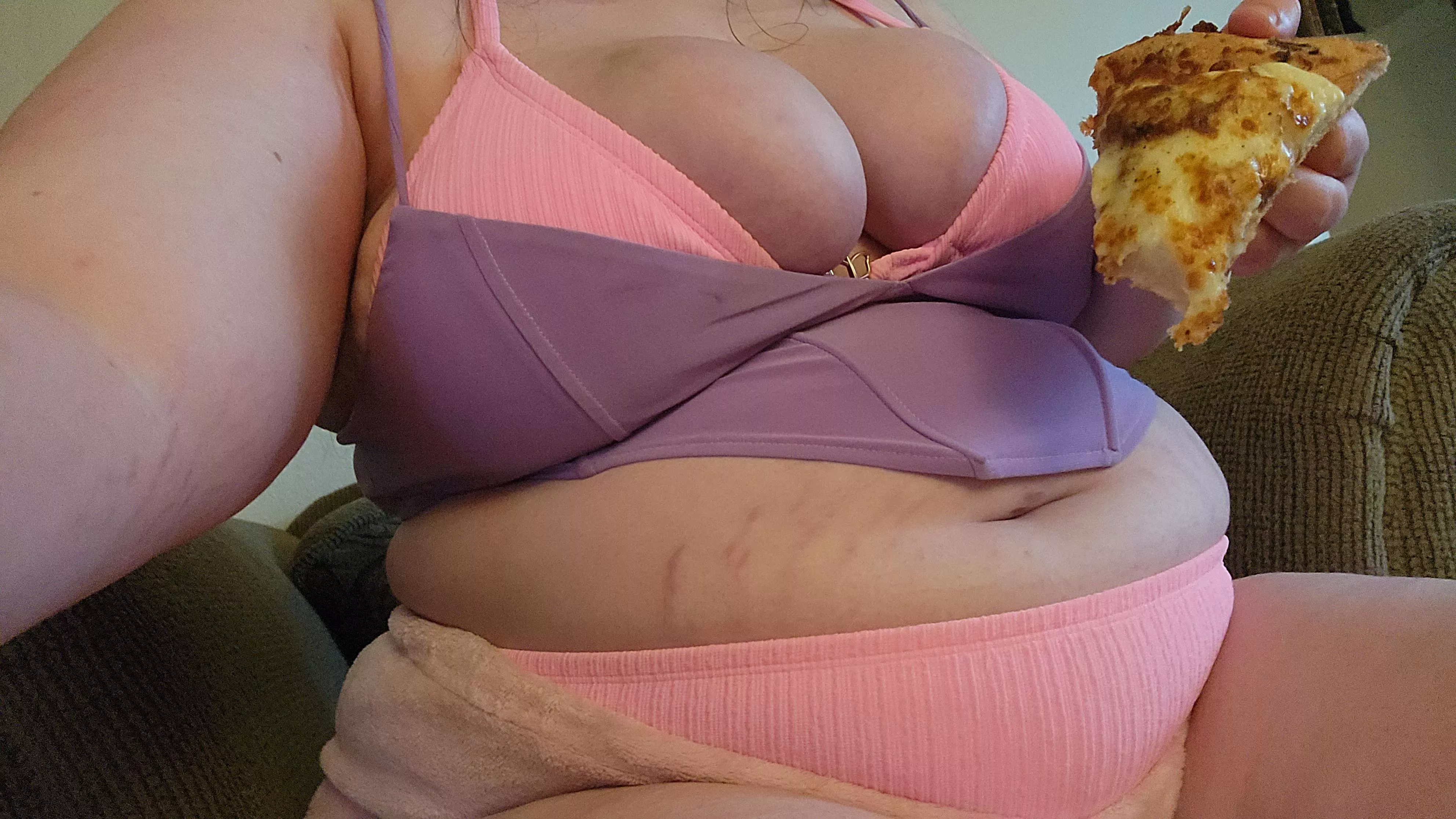 Stuffed on a large pizza and 1.5 lbs of wings 🐷