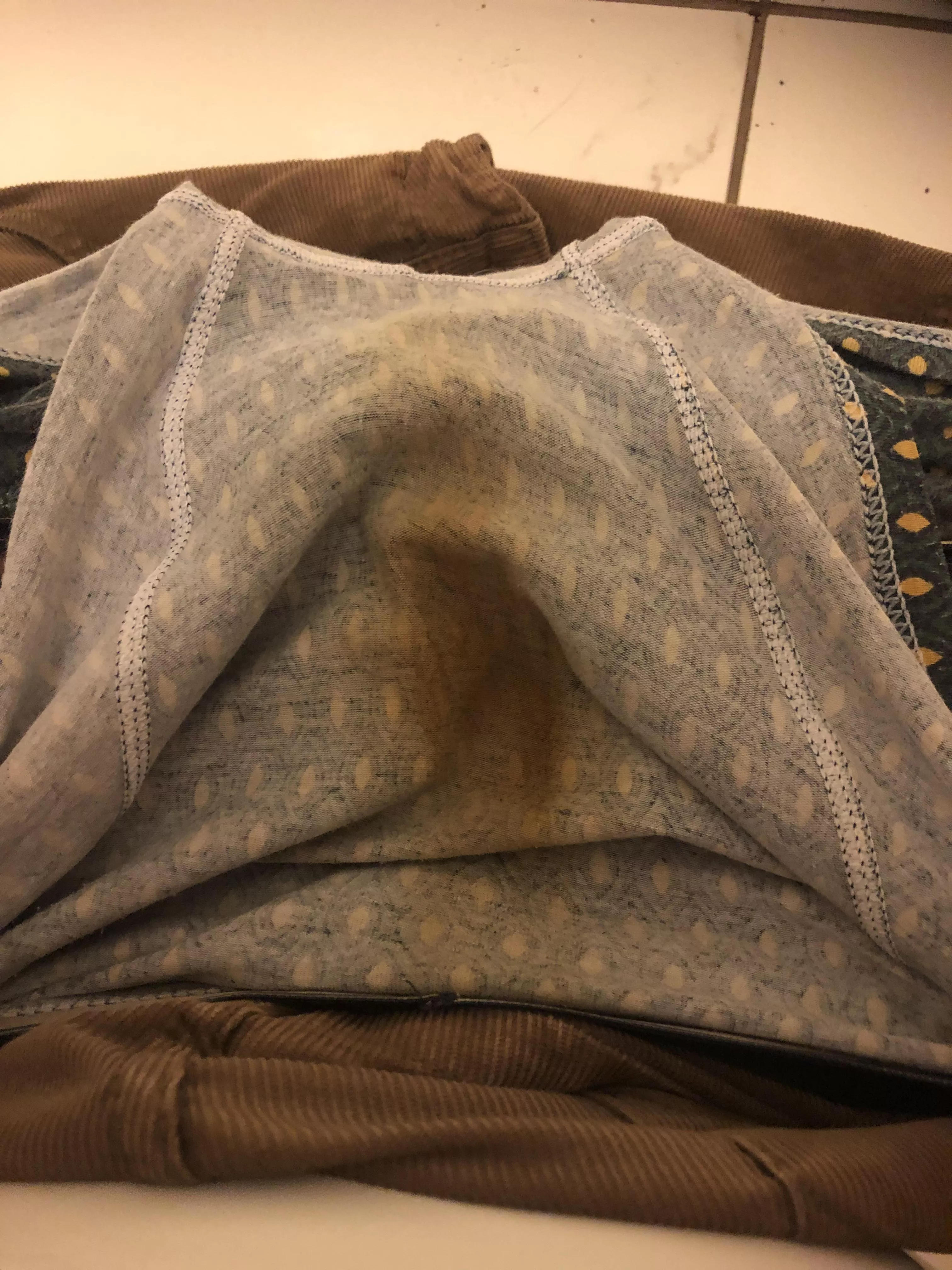 This is the first time I’ve ever posted a picture of my shit stained underwear. I’m a guy and to be honest I find wiping my bottom after pooping a real challenge. It often seems I’m fighting a losing battle and I have to just give up and pull up my