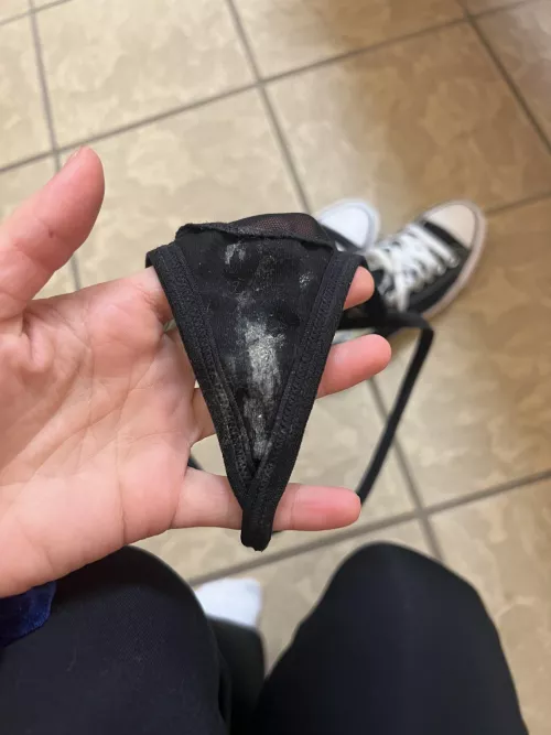 Took my panties off to switch into my yoga pants for the gym, and I leaked so much throughout the day 🤭