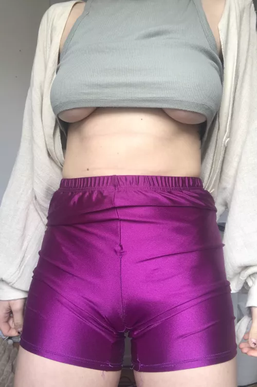 What's happening under crop top?