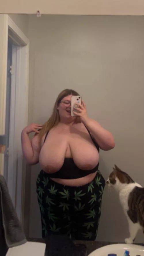 who’s celebrating 4/20 w me?🍃🥰