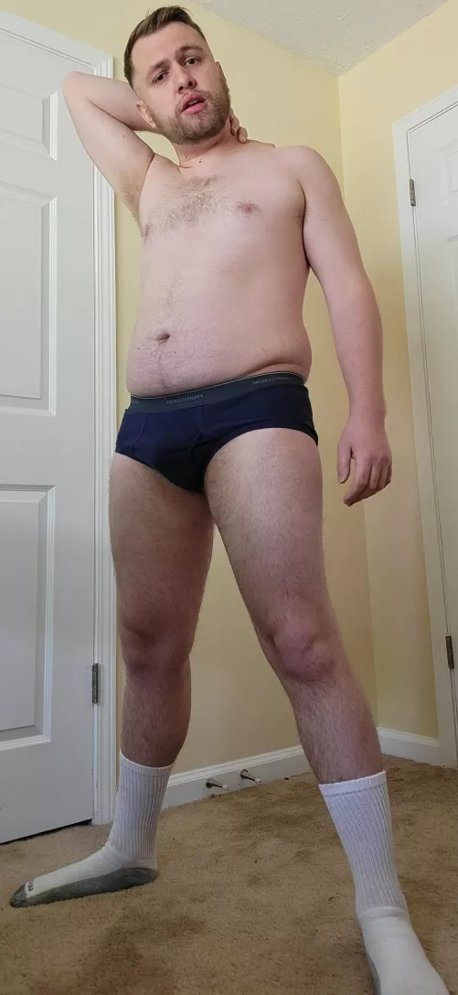 Would love for someone to come suck on my nipples! 🥵