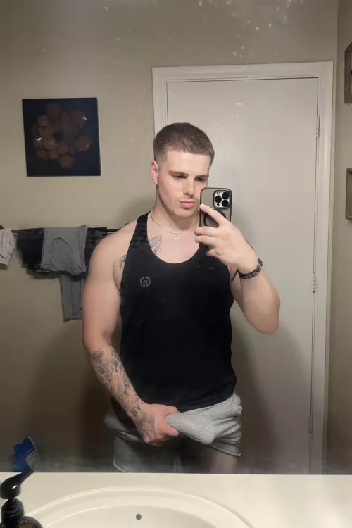 Would you get with a hung Italian?