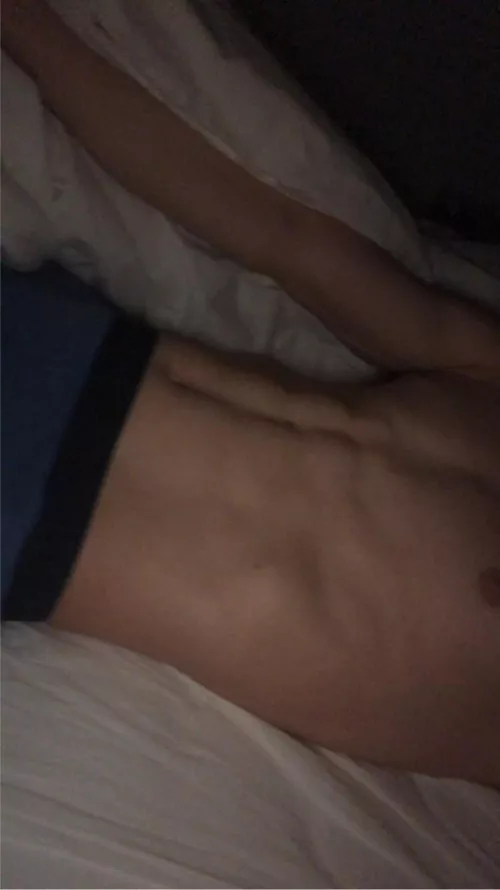 20 m usa looking to worship the feet of a foot master, bonus points for dirty shoes 🥵 @f4004848