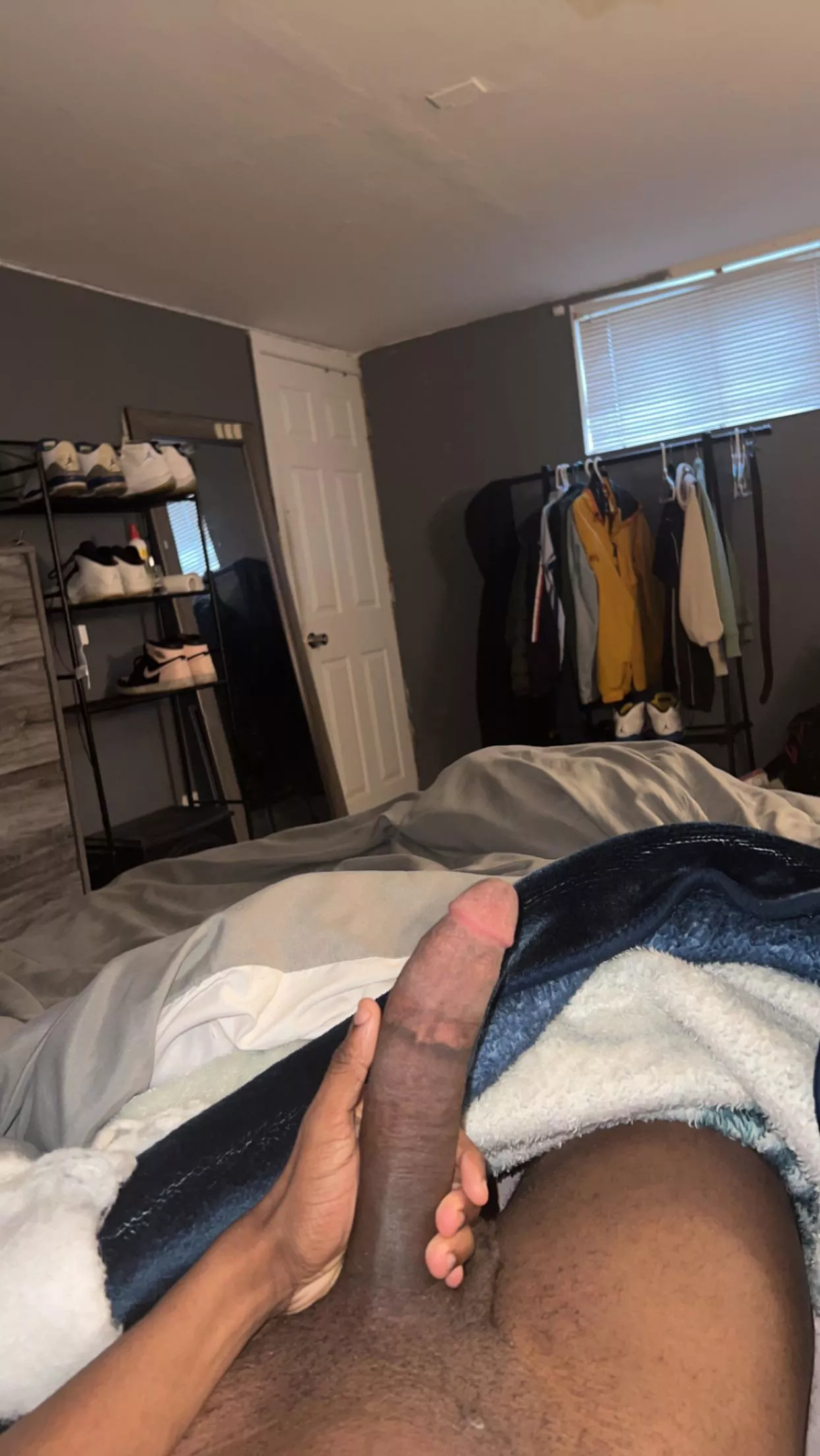 21m looking for bbc , bwc , hung Latinos to trade / live jerk. Frm ages 22-40 6”++ hmu snap danithedemonn Dick pics ONLY!