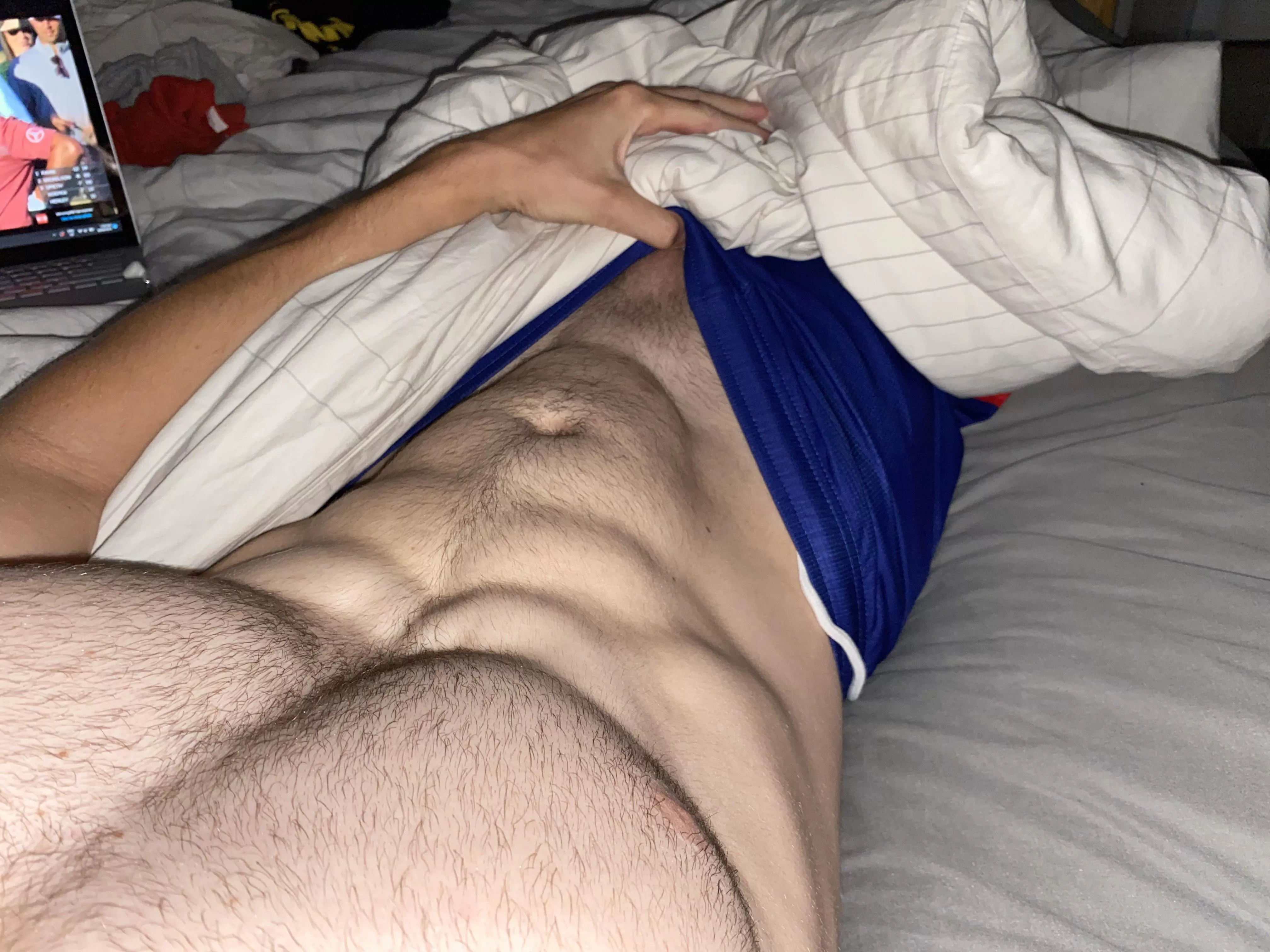 24 Aussie looking to video call a Femboy and jerk off for them! SC cooperait