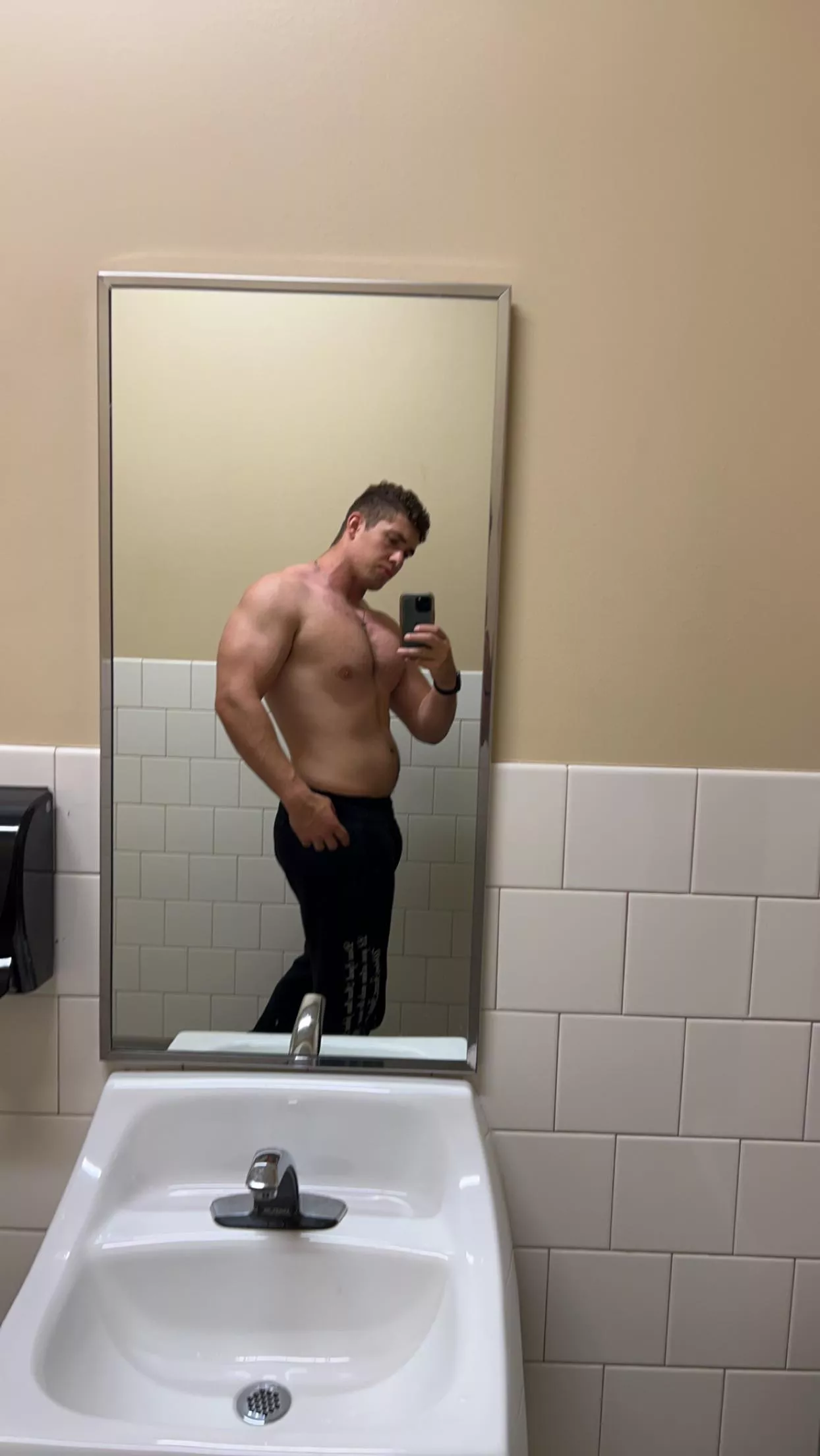 6’4” 250lbs of alpha