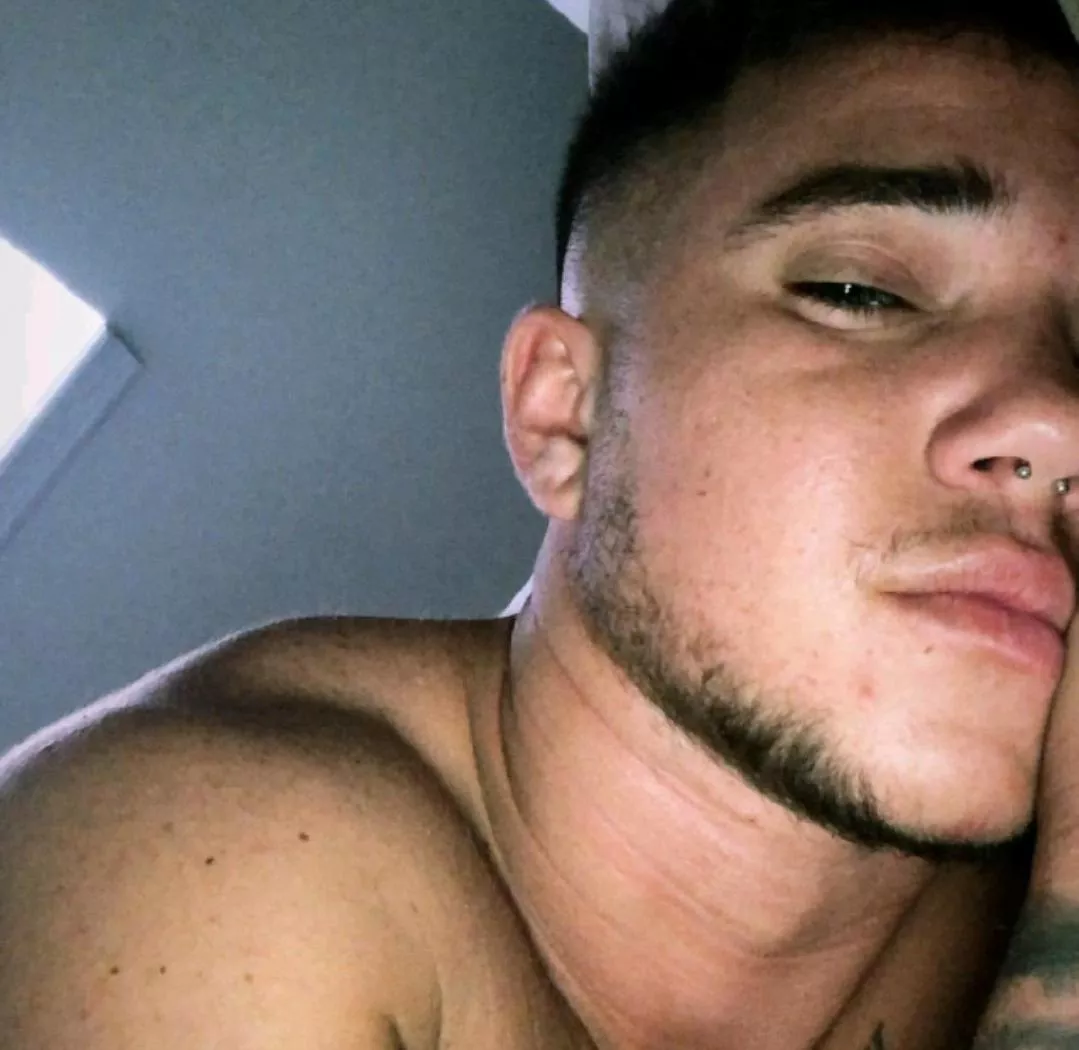 anyone up to exploring new games on xbox with me in a bit? hmu