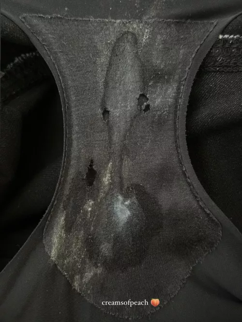 Black shows off past and current creamy wet spots best 🖤 Soaked through this pair multiple times already, and it’s only day one.