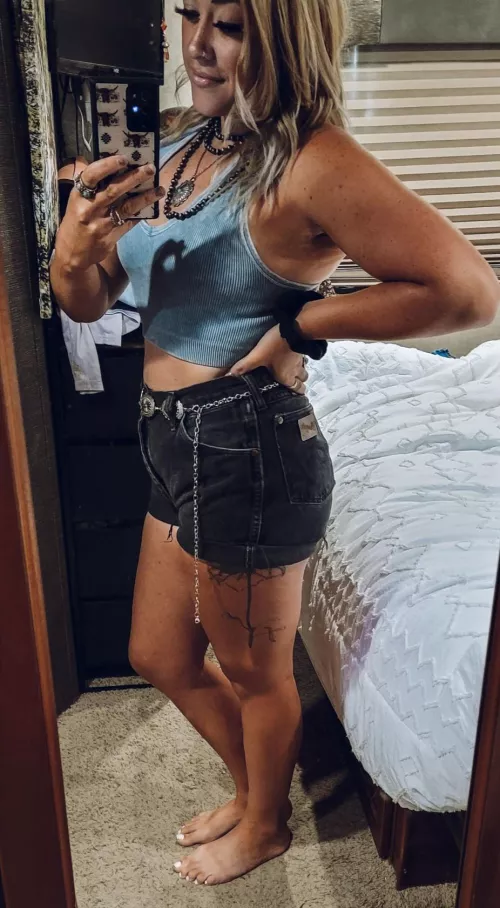 Cab an average clothed milf catch ur attention?