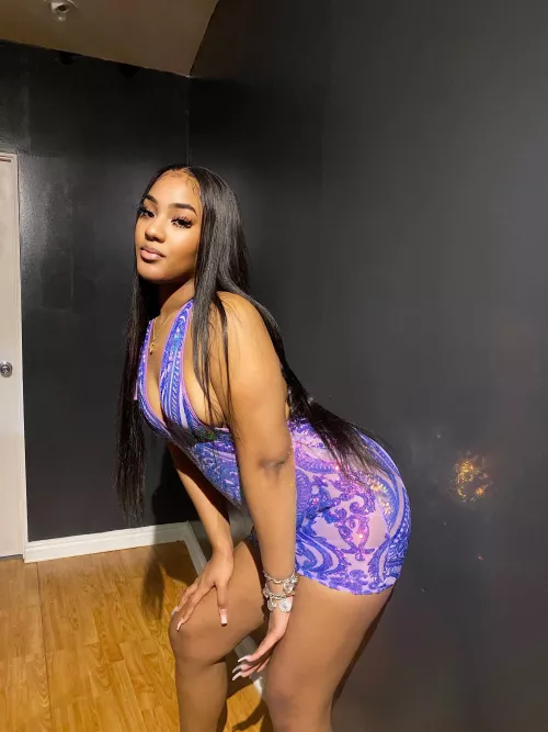 CAN I BE YOUR PERSONAL MUSE WITH LONG PRETTY HAIR? 😍😍😍