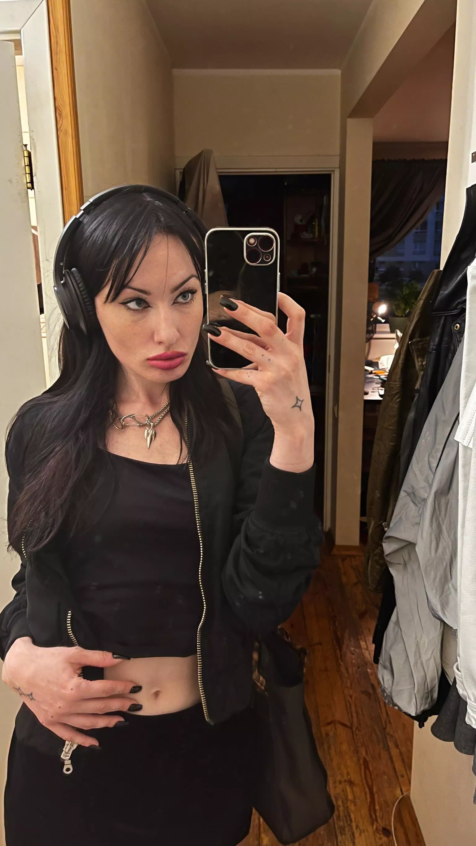 croptop and jacket weather!