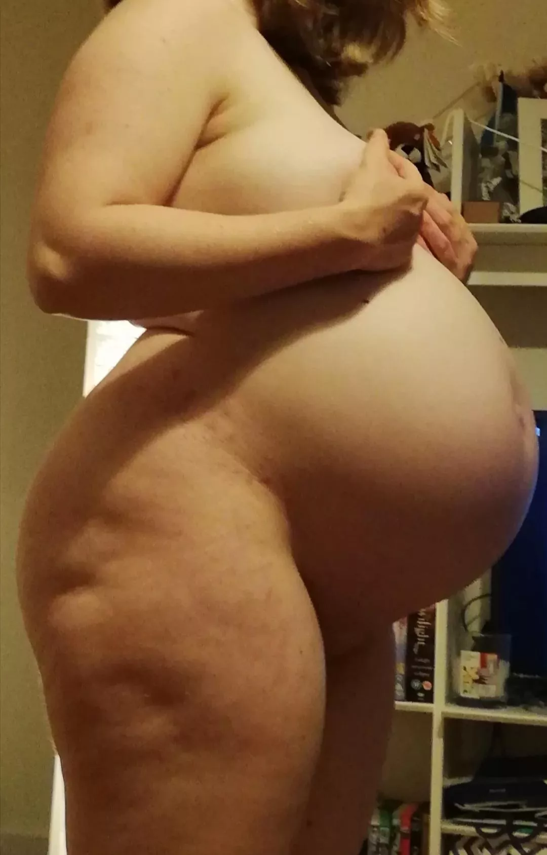 (f) 31 5ft 70kg about as big as I got did I make pregnant look good