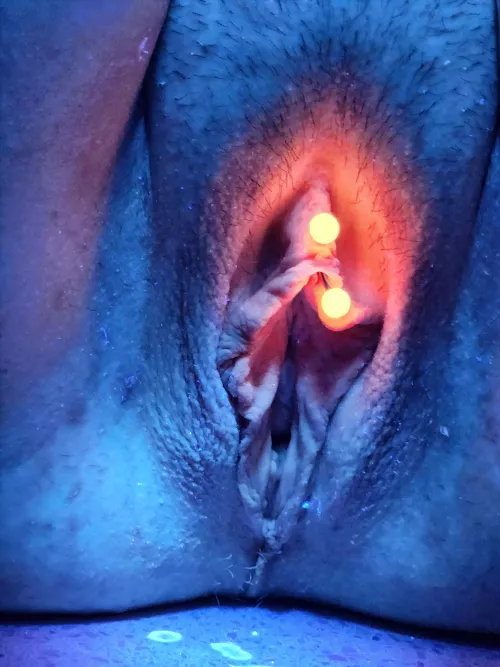 glow in the dark 💦