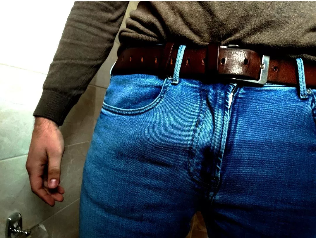 Hate when this shit happens at work, but then i have no other choice than to touch it through my pocket to calm the itching down, then precum goes through my pocket, but colegues must suspect nothing