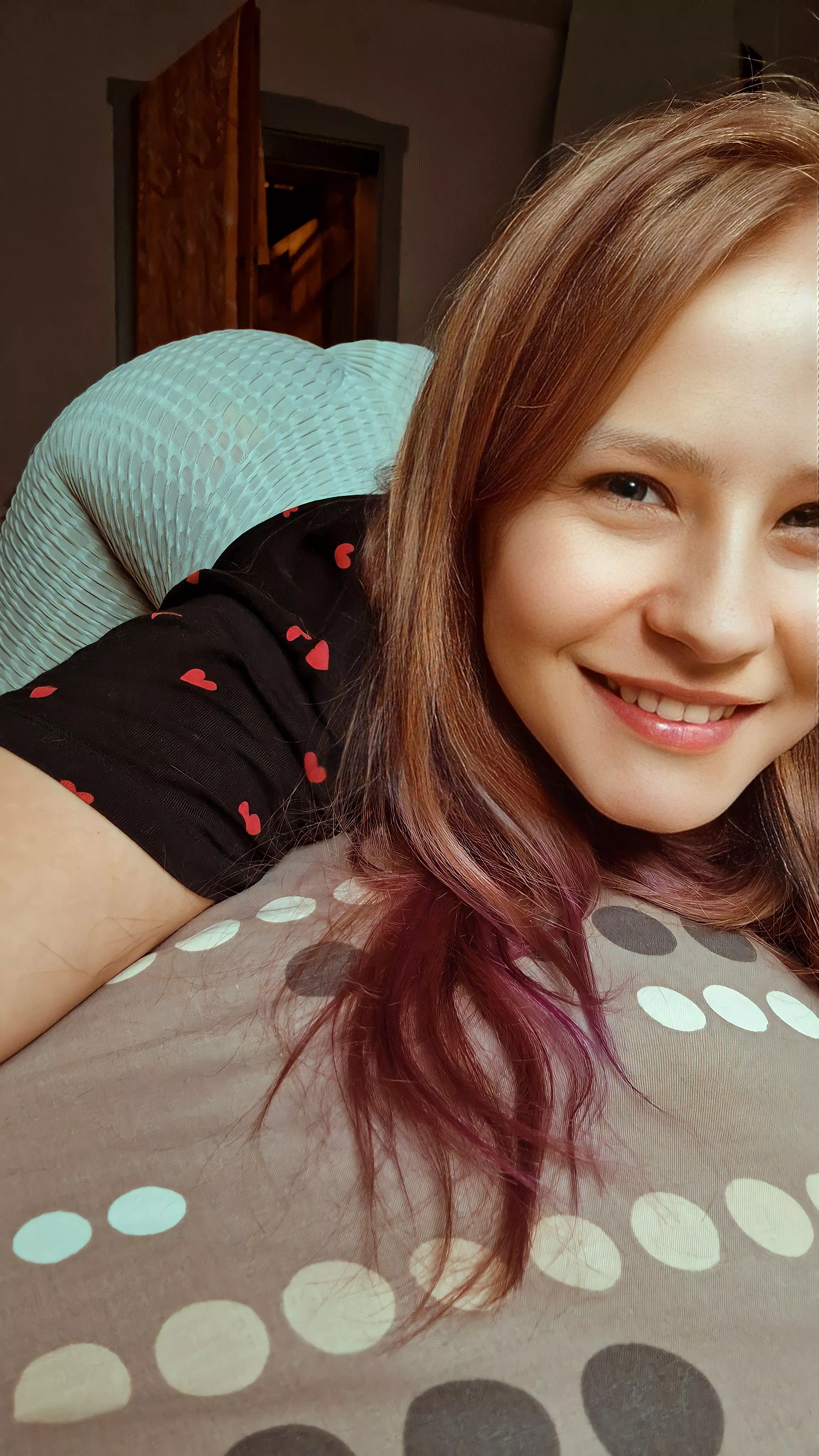 I got up very early this morning, did a little workout and took a quick selfie like this in my yoga pants. Kisses