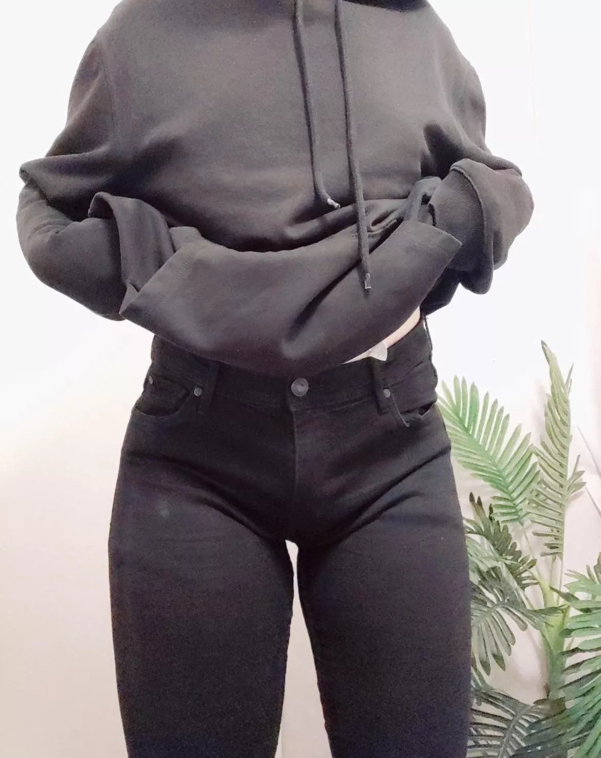 i like how feminine my body looks in jeans 🥰