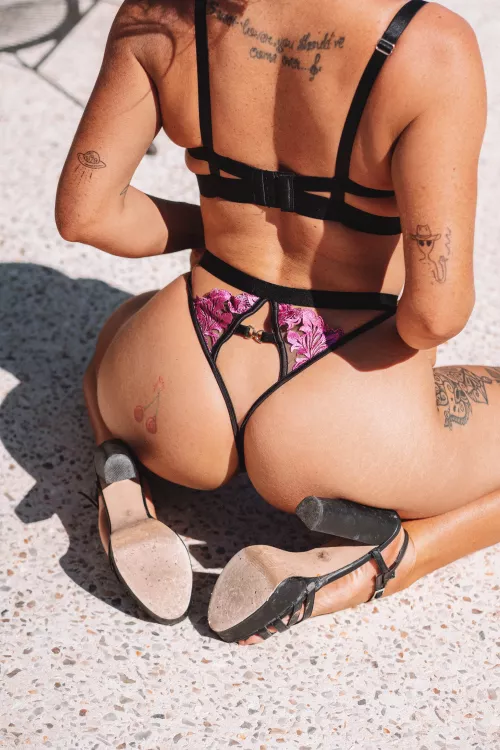 I need your face buried in here. Be a good boy