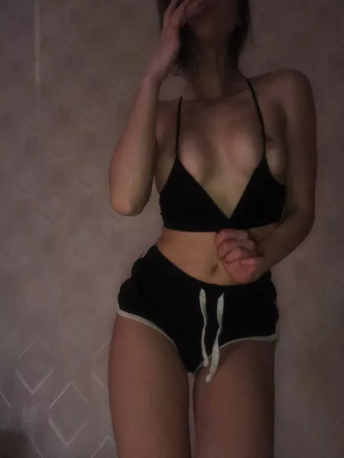 🔥👄I ran my fingers over my breasts, while my other hand explored my wetness.💦💋