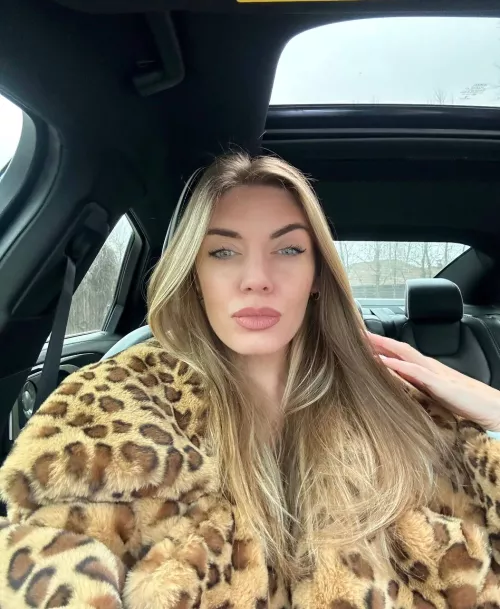 I think my eyes look pretty on this pic