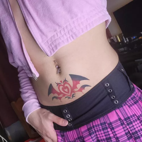 Is my tummy even cute?🥺👉👈