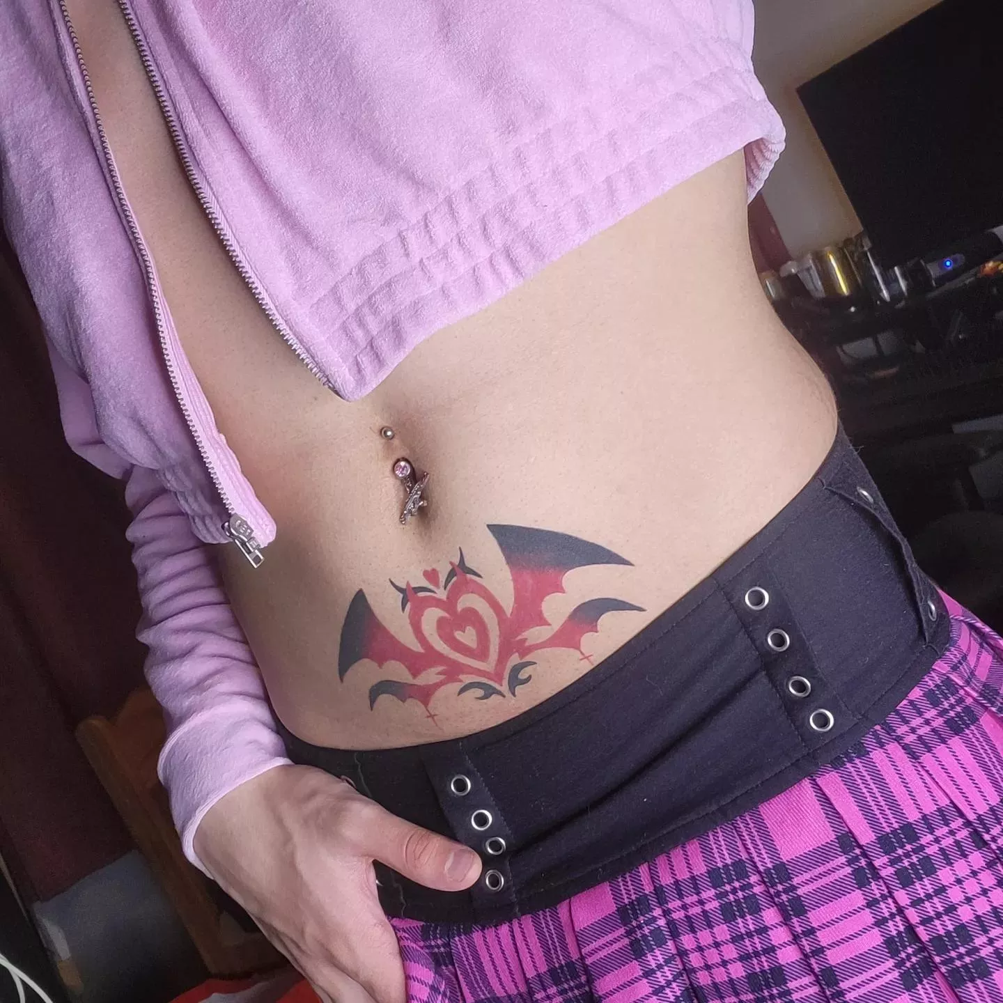 Is my tummy even cute?🥺👉👈