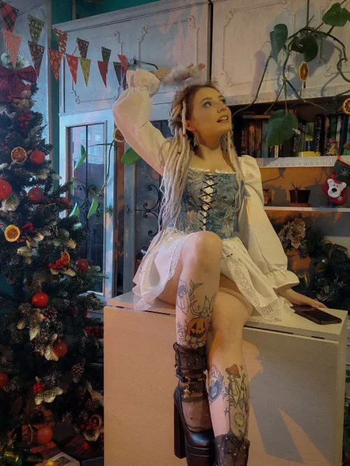 is this dress suitable for a party?😊