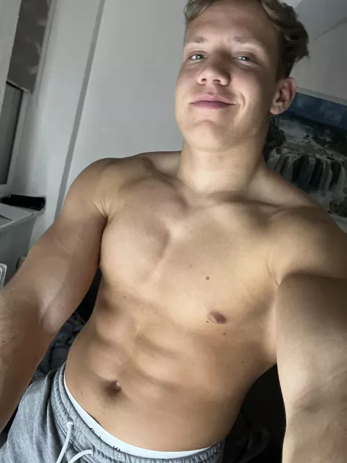 Just seconds before i began to jerk🙈