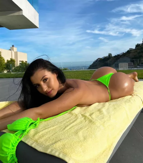 Lime green [x-post /r/tandabuns]