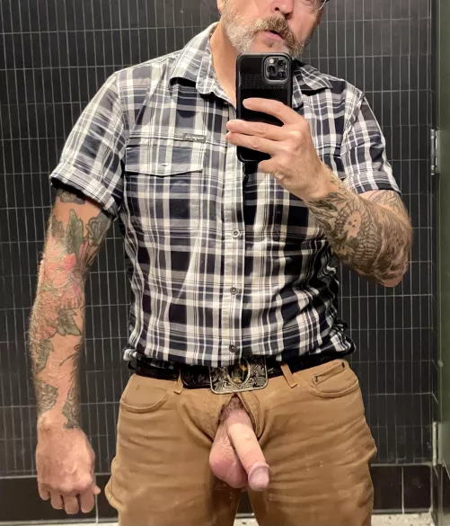 Meet me in the bathroom?