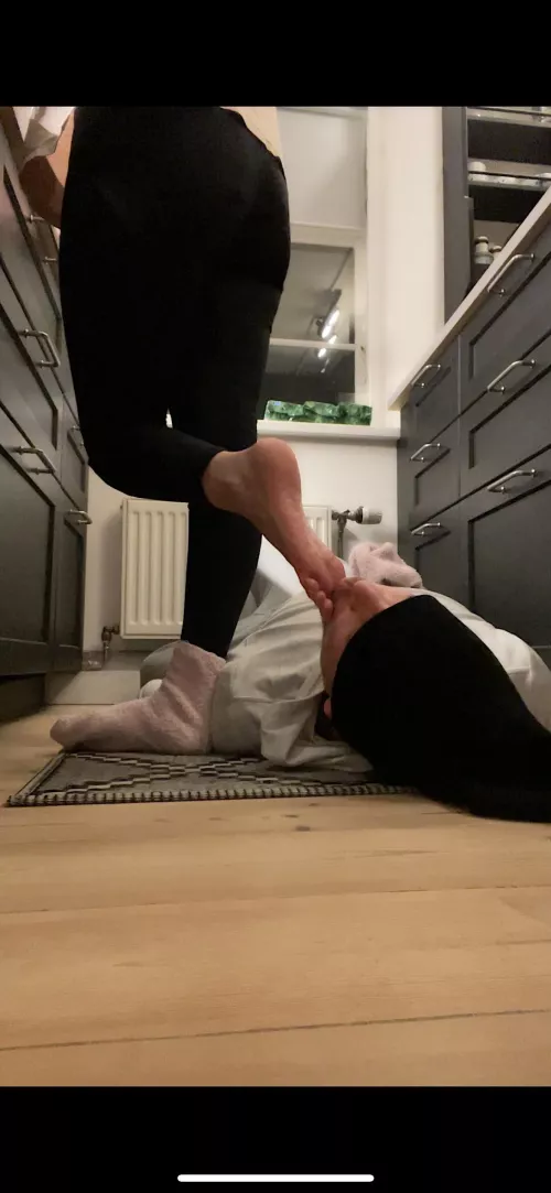 Right where he and my toes belong🦶👅