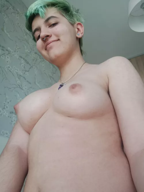 Suck on my titties, please 🥰