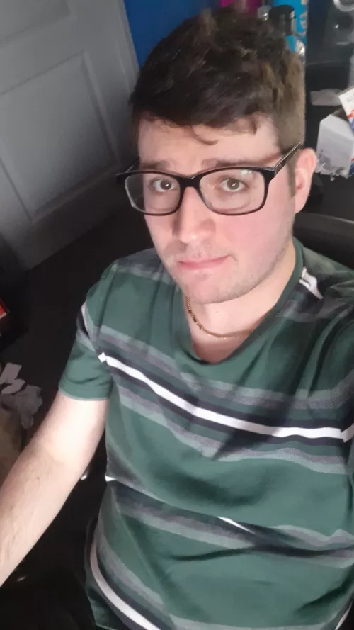 Waddup nerds. Im effing bored. Anyone wanna chat or call on discorddddd?