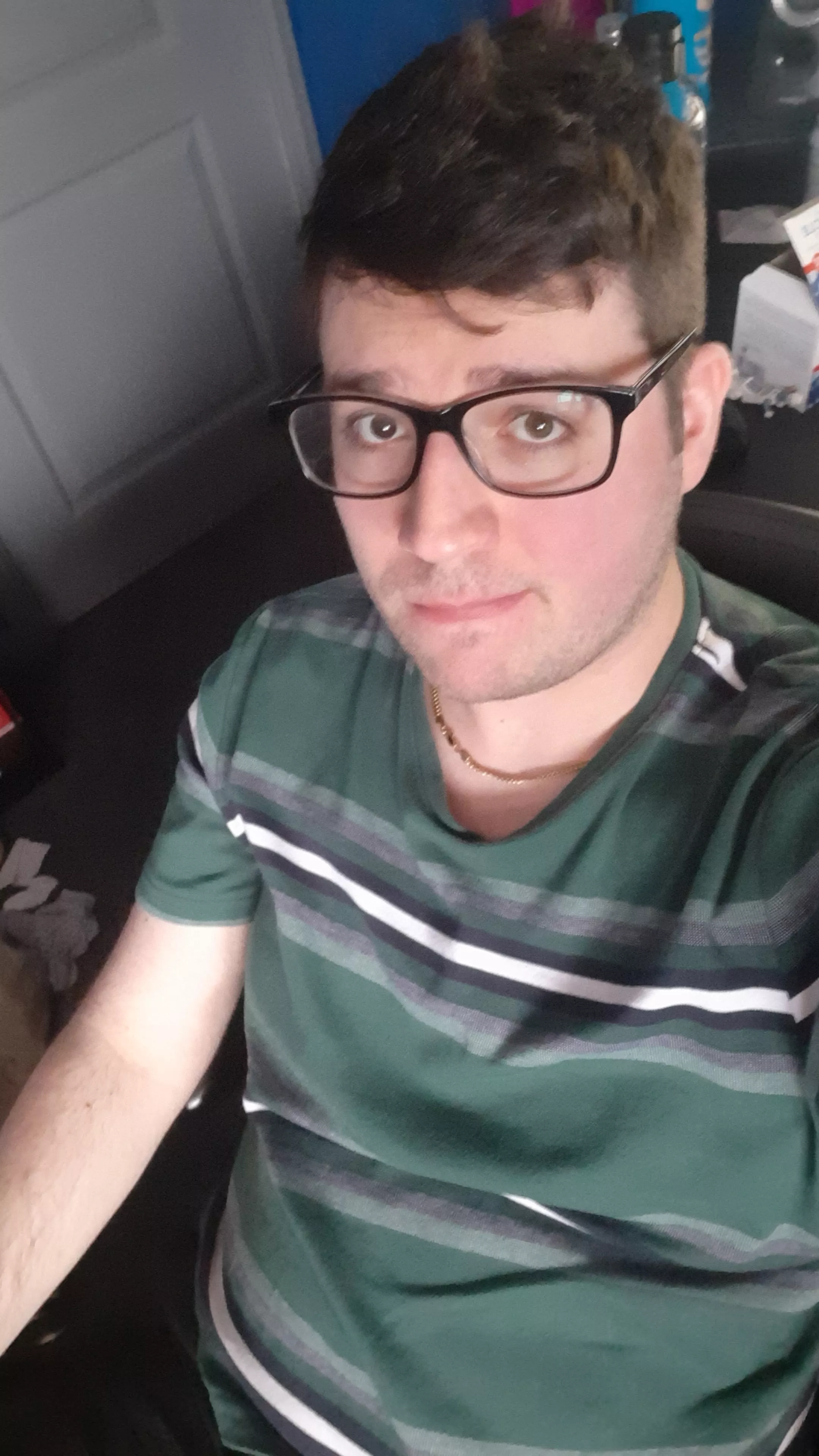 Waddup nerds. Im effing bored. Anyone wanna chat or call on discorddddd?