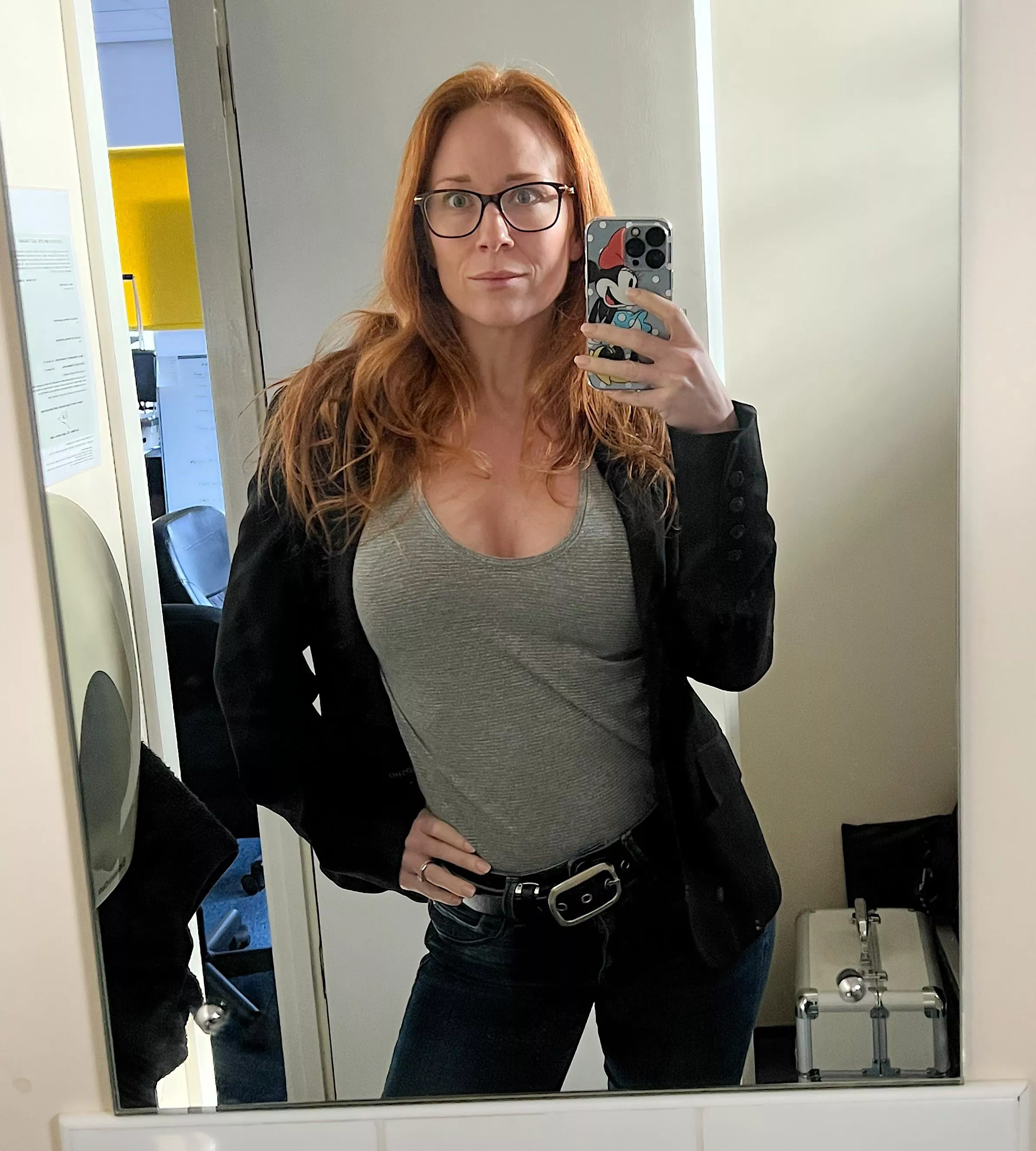 Work bathroom selfie 💋