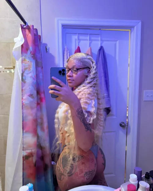 20/28 [MF4M] Downtown Dallas. Looking for great sex, who can host? Looking for right now. Hubby watches only. Non smokers only, please send a face pic with DM.