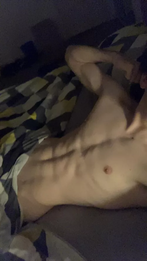 22 Aussie looking for guys with abs into cbt / nipple torture. Snap is deano24d