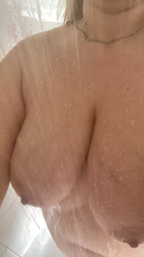 41 167 5'5 in the shower