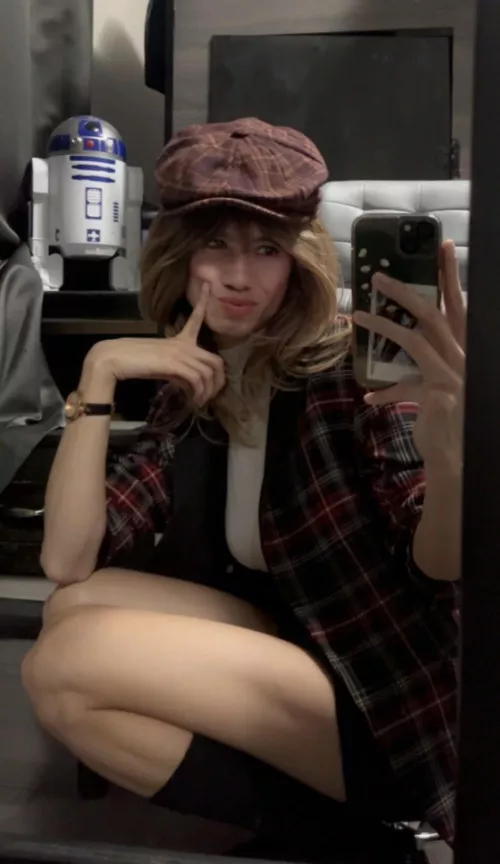 a parisian chic or a pretty pickpocket?