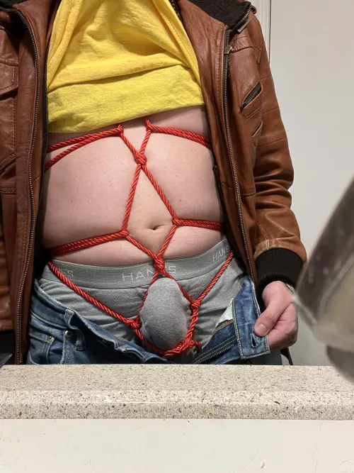 Aaaaaaaaa I love wearing shibari under my clothes