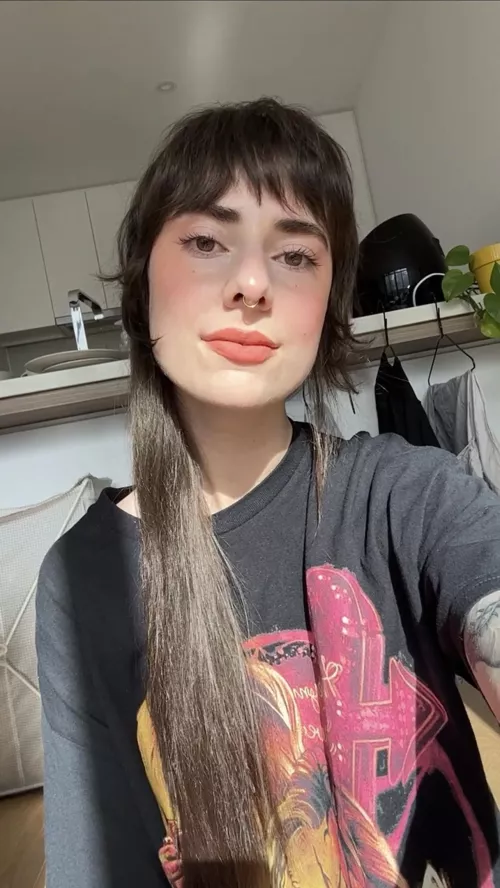 Anyone like girls with mullets 🤔