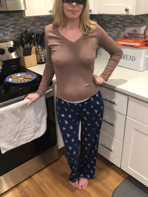 Comfy at home pokies 35y/o Milf