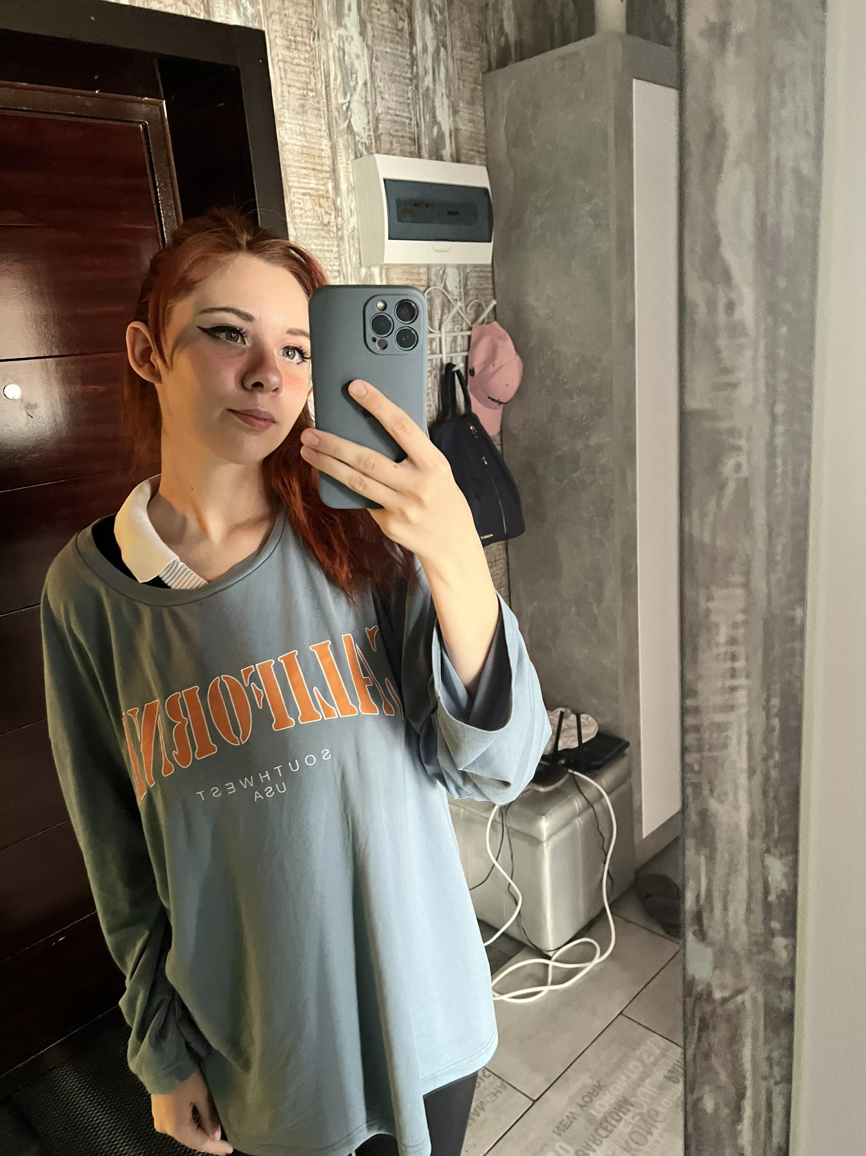 Daddy gave me an iPhone.