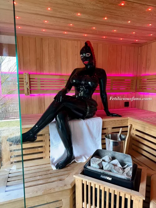 Enjoy your Sunday! 🖤💋