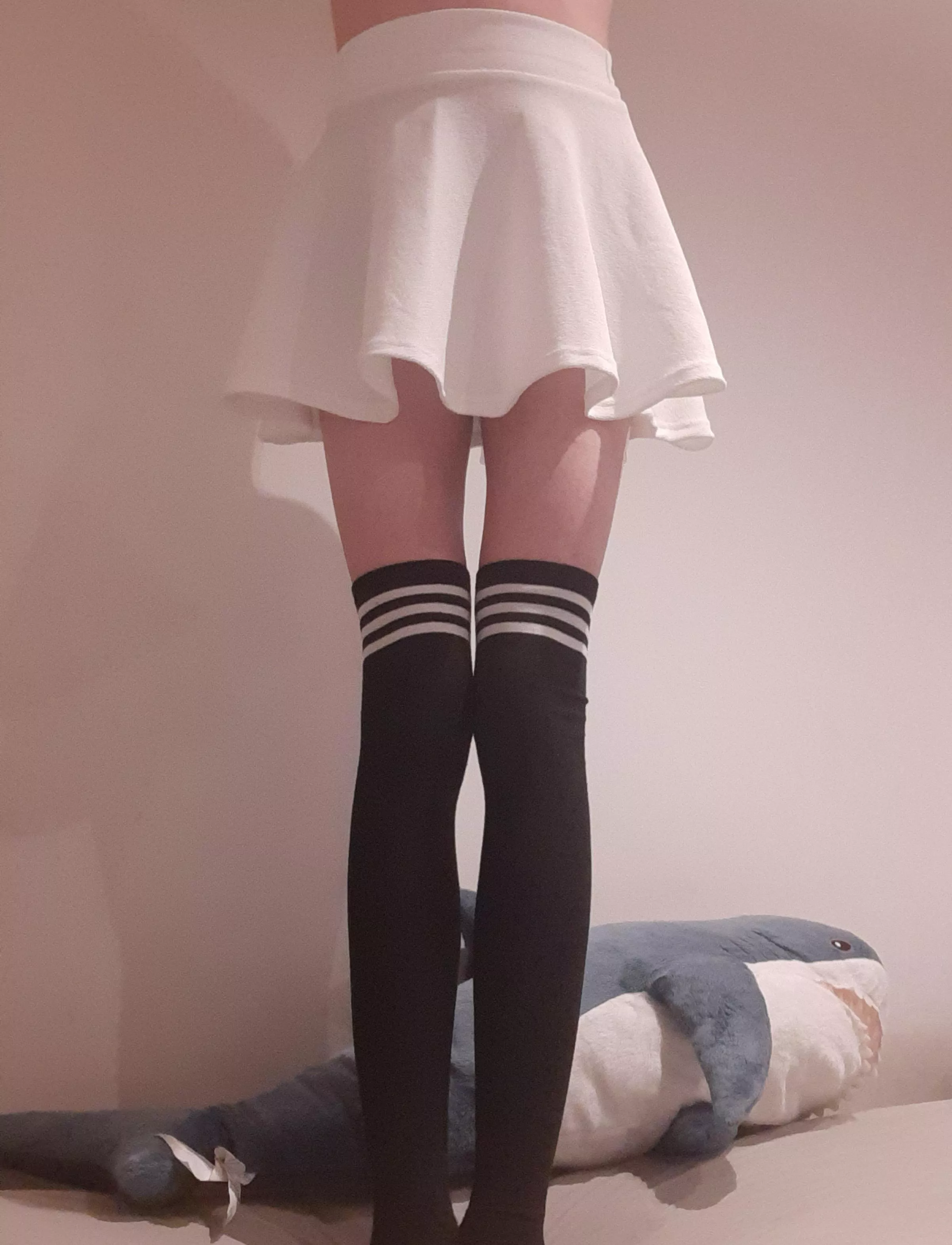 epilating hurts ;-; worth it tho >:3